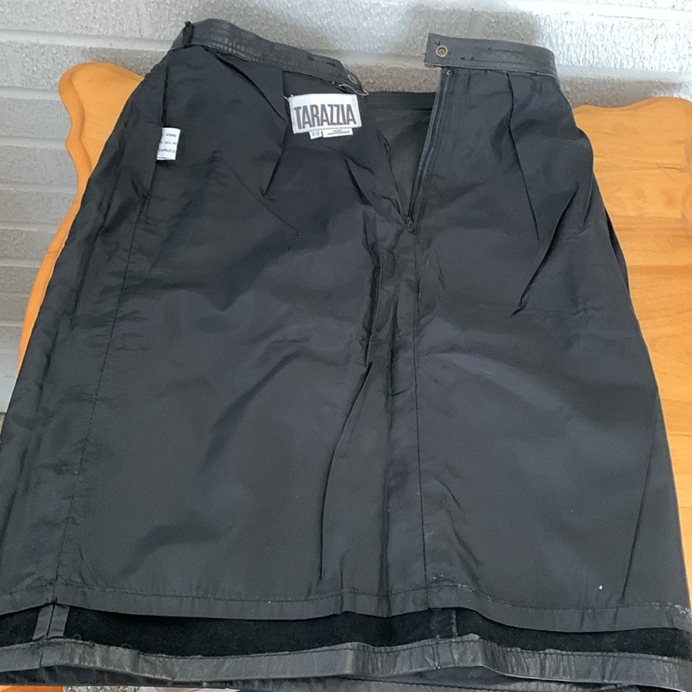 Tarazzia Vintage Black 100% Genuine Leather Pencil Skirt Juniors 9/10 Lined GUC - Picture 7 of 10